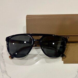 Burberry Tortoiseshell Sunglasses – Unisex Classic Frame B4302